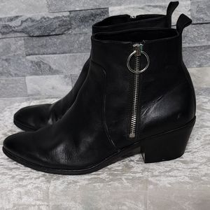 Via Spiga Leather Black Zipper Ankle Booties